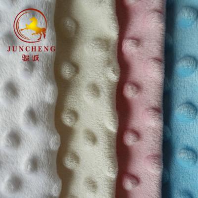 China 100% polyester soft skin friendly embossed minky dot velvet fabric à venda