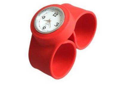 China Fashion Red Bracelet White Dial Silicone Slap Wristband Watch for Bussiness Promotion Gift for sale