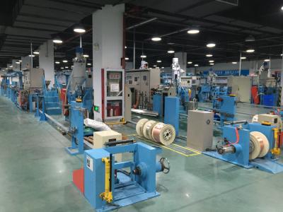 China Línea aislador del extrusor del alambre de la maquinaria plástica de la protuberancia del PVC con el monitor remoto en venta