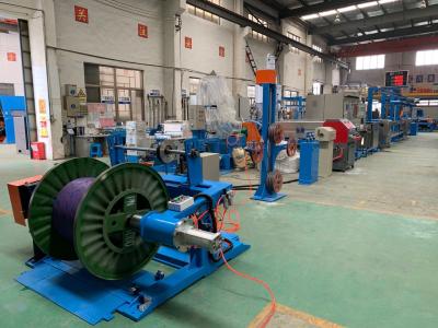 China Una máquina del extrusor del alambre del eje con la tensión automática que ajusta el sistema en venta