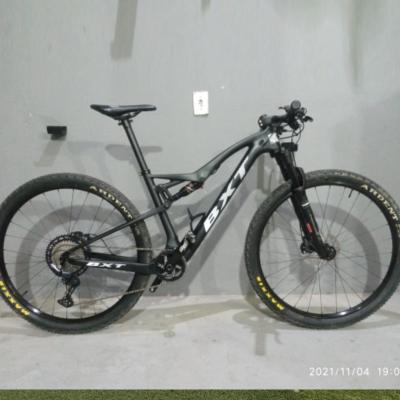 Chine les vélos complets de fibre de carbone des adultes 29Inch conjuguent des bicyclettes de montagne de suspension à vendre