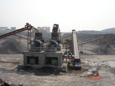 中国 330-725機械を押しつぶすTPH鉱山の石の粉砕機300kW AC円錐形 販売のため