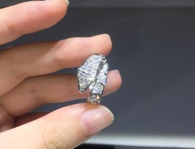 Chine L'anneau d'or blanc de Bvlgari Serpenti 18k avec de pleins diamants de pavé vendent l'usine en gros AN855116 à vendre