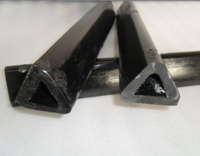 China Tubulação industrial do poliuretano, tubulação do triângulo do preto do poliuretano do plutônio da modelação por injecção à venda