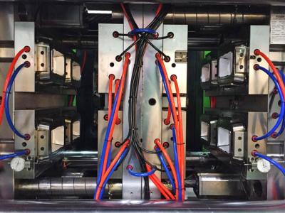 China Molde multi de la cavidad de la pila de la precisión con el CNC que trabaja a máquina Granding en venta