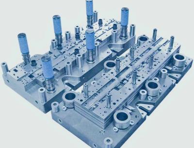 China Precisión del ODM del OEM alta que sella el material de las piezas Skd11 con la placa del molde P20 en venta