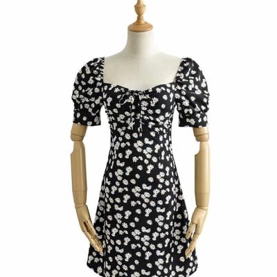 China Sweet Black And White Daisy Flower Ladies Vacation Dresses for sale