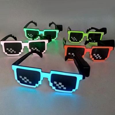 China El mosaico enciende para arriba las gafas de sol del LED que brillan intensamente con 3 modos luminosos en venta