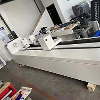 中国 2KW回転式繊維レーザーの彫刻家の高精度の紫外線回転式レーザーの印機械 販売のため
