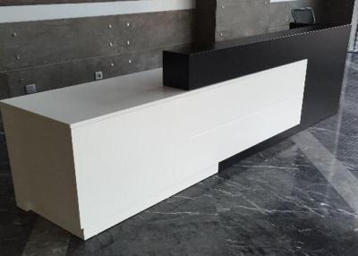 China Contracted Style Fashion Retail Store Checkout Counters Black And White Color for sale