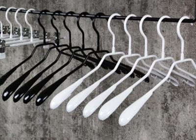 China PVC que cubre no las suspensiones de la tienda de ropa del resbalón para la capa/el pantalón/la chaqueta/el traje en venta