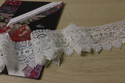 中国 DTMの刺繍のAnglaiseのトリム、9cmの幅白いアイレット トリム ポリエステル材料 販売のため
