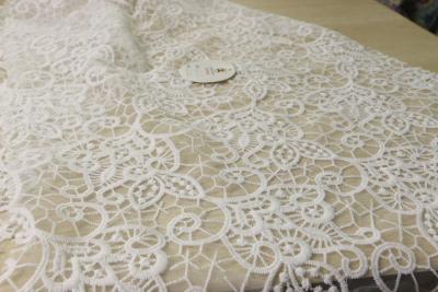 China Scalloped White Guipure Lace Fabric Watersoluble Polyester Material for sale