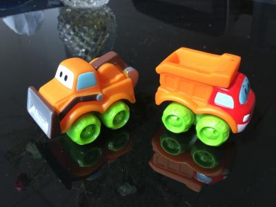 中国 慣性車を押す手は子供のトラックのパトカー税のおもちゃ車のコレクションのためのキットのプルバックのレーサー車のおもちゃをもてあそびます 販売のため