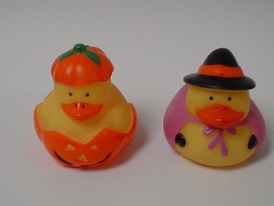 China Pato temático de 2 pulgadas de Halloween del bebé del día de fiesta de goma suave del pato para el regalo de la promoción en venta