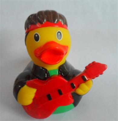 China Juguetes de goma del baño del pato del carácter del guitarrista, Duckies de goma que flotan verticalmente  en venta