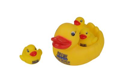 China Bathtub Fun Toy Squeezing Rubber Ducks With 3 Baby Ducks EN71 Certification for sale
