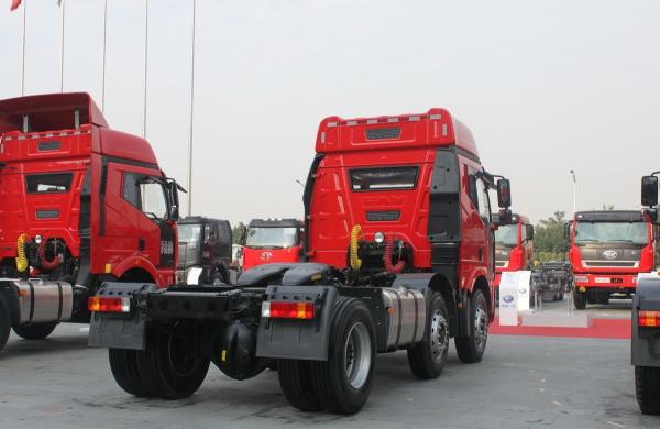 Quality FAW J6M Heavy Tractor Truck And Trailer Equipment 320HP 6X2 Tractor Units for sale