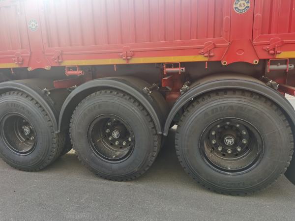 Quality 3 Axle Side Tilting Stake Cargo Trailer High Load Bearing Capacity for sale