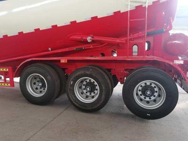 Quality 3 Axle Bulker Cement Tanker Trailer 10000 Gallon 42 Cubic Meters Fly Ash Trailer for sale