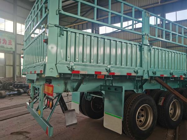 Quality Triple Axle 40T 60T Tons Stake Cargo Trailer Fence Bulk Cargo Trailer Transporte for sale