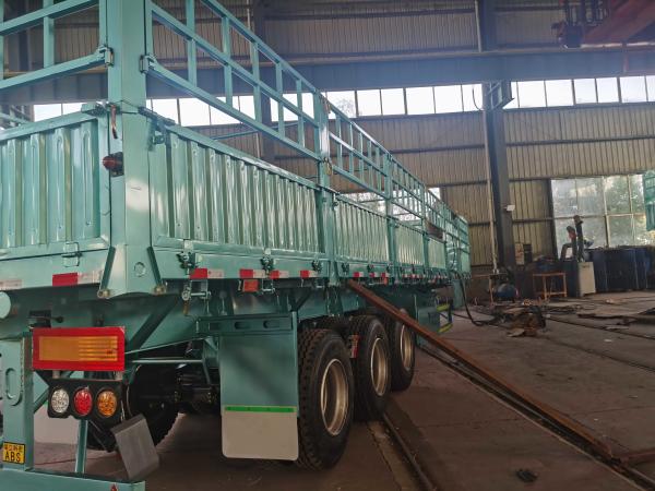 Quality Triple Axle 40T 60T Tons Stake Cargo Trailer Fence Bulk Cargo Trailer Transporte for sale