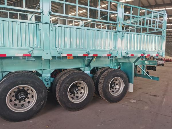 Quality Triple Axle 40T 60T Tons Stake Cargo Trailer Fence Bulk Cargo Trailer Transporte for sale