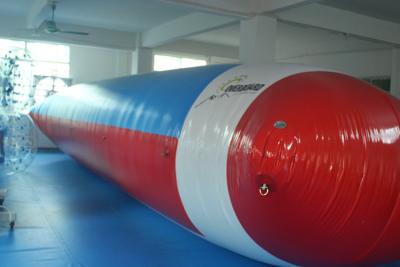 China La piscina flotante inflable de alta resistencia del salto de agua de la gota del parque del agua explota los juguetes en venta