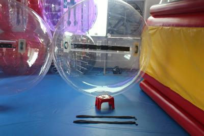 Chine Le grand parc aquatique d'intérieur joue les boules de marche de l'eau gonflable avec l'impression de logo à vendre