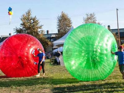 China Bola impermeable inflable de Zorbing del cuerpo de los juegos al aire libre de los adultos para la hierba en venta