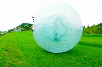 Chine Boule gonflable de Zorb imprimée par logo durable de piscine pour des jeux de l'eau à vendre