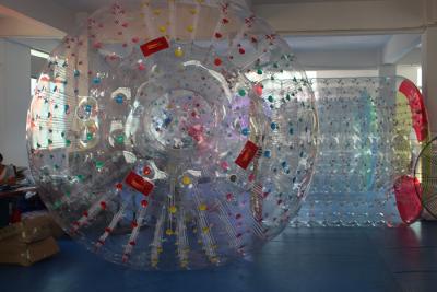 China Bola inflable de Zorb del ser humano de la prenda impermeable del parque de atracciones/bola de balanceo del agua en venta