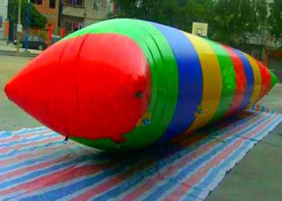 China El agua inflable gigante loca juega/el trampolín de la gota del agua del lago para los adultos en venta