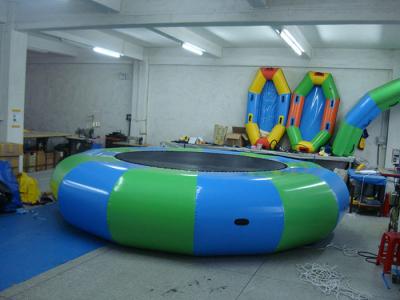 Cina Innaffi il galleggiamento di salto del parco dell'acqua del letto dei buttafuori gonfiabili gonfiabili del trampolino in vendita