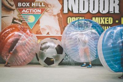 Chine Le football gonflable de bulle d'impression de Digital imperméabilisent 0,7 millimètres de matériel de TPU à vendre