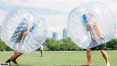 China Blasen-Ball-Haltbarkeits-transparente Farbe Erwachsene PVCs/TPU aufblasbare menschliche zu verkaufen