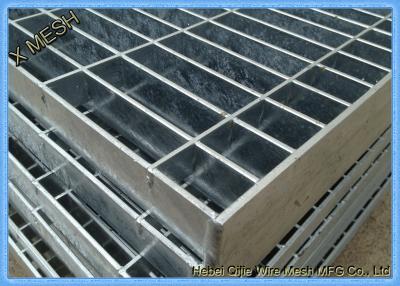 Chine Barre d'acier verrouillée augmentée aplatie de feuille de presse de grille en métal pour le sentier piéton de plate-forme à vendre