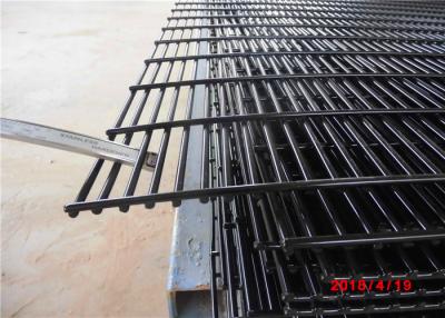 China Rot Proof Airport Wire Mesh Fence Gate / Fence Mesh Panels Eco Friendly for sale