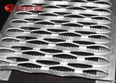 China Pisadas de escalera de rejilla de acero galvanizadas barra de aluminio de la tracción, pisadas perforadas del puntal del apretón en venta