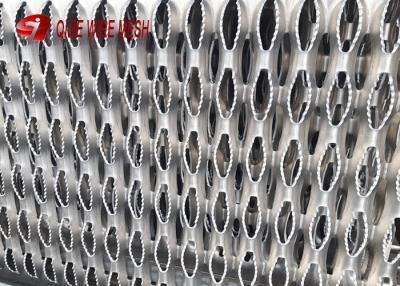 Cina Passaggio pedonale stridente della maglia metallica SS304 del puntone perforato della presa per la prova della ruggine della costruzione in vendita