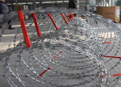 China 304 Galvanized Security Fencing Cbt-65 Concertina Razor Wire Sharp for sale
