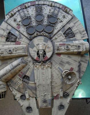 China Oem Millennium Falcon Statue Meticulously Sculpted for sale