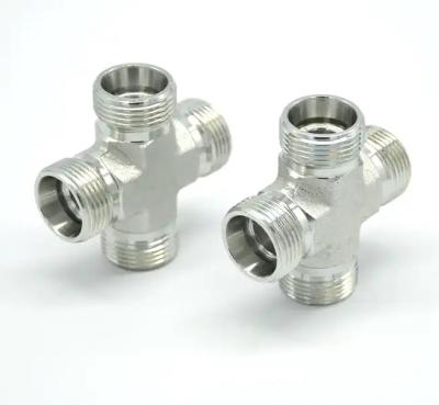 China Carton Box Package Female End Connection Cross-connection Pipe Fitting for Easy Handling à venda