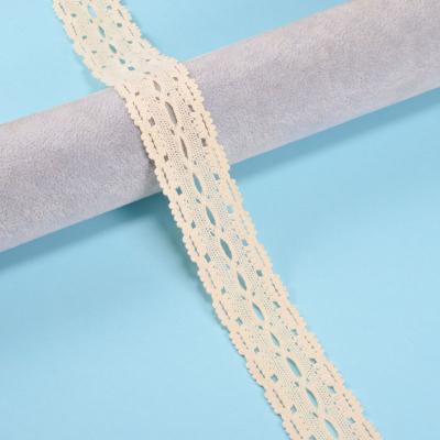 China El corte de encaje de bordado es gratuito si tiene el encaje de algodón en el tejido de stock. en venta