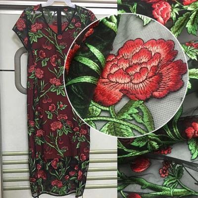 China la flor de 3D Rose bordó la tela del cordón de la boda de la malla por la yarda para el vestido de las mujeres en venta