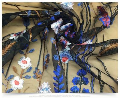 中国 DIYの衣裳の服のための100%のポリエステル重い花の刺繍された網のレースの生地 販売のため