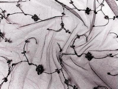 China Tela preta de nylon do laço do estiramento pela rede bordada jarda do tule com flor à venda