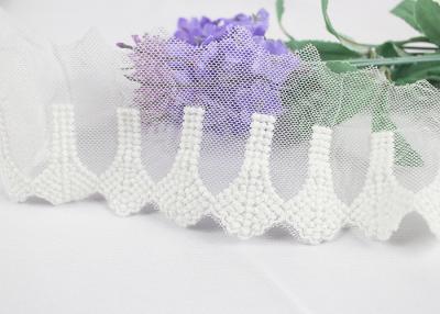 中国 花嫁のイブニング・ドレスの100%の綿のための白によってスカラップで仕上げられるフランスの刺繍の網のレースのトリム 販売のため