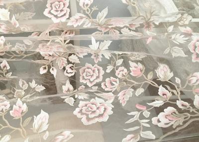 China La tela coloreada multi exquisita del cordón con se ruboriza hilado rosado y metálico bordado en venta