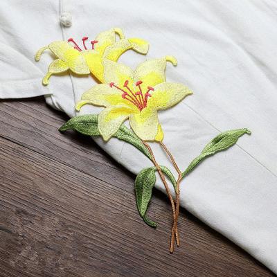 中国 花ローズの着色された刺繍はパッチ、刺繍された花のアップリケで17 x 24 CM縫います 販売のため
